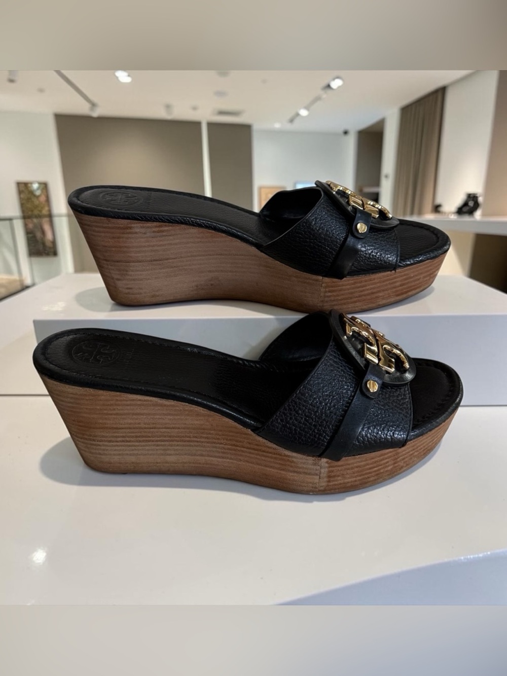 Tory Burch Black Leather Wedge Slide Sandals with Gold Accent! Size 10 - Picture 8 of 12